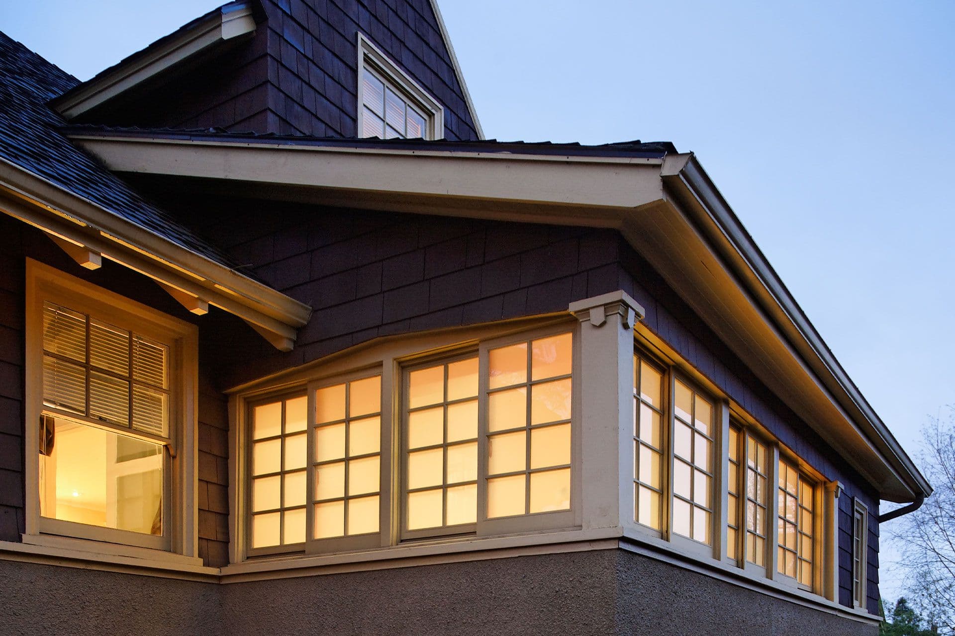 House with sliding windows
